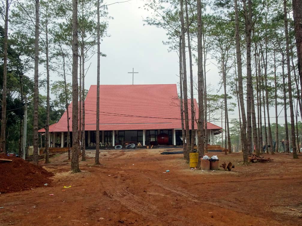 Nhà thờ Đức Mẹ Măng Đen đang xây 
